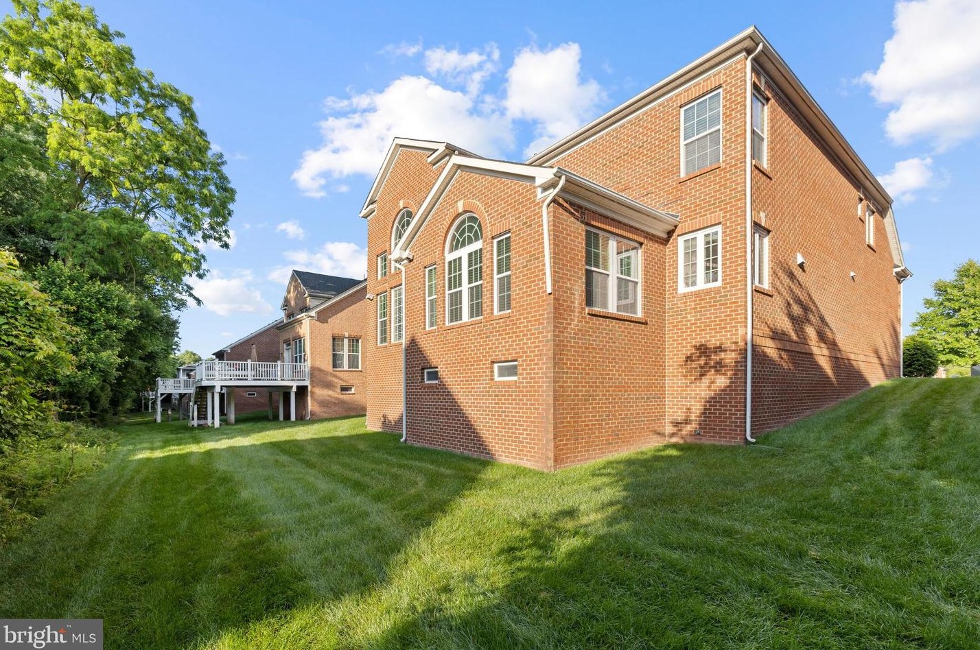 3991 Woodberry Mdw Dr, Fairfax VA  22033-2498 exterior