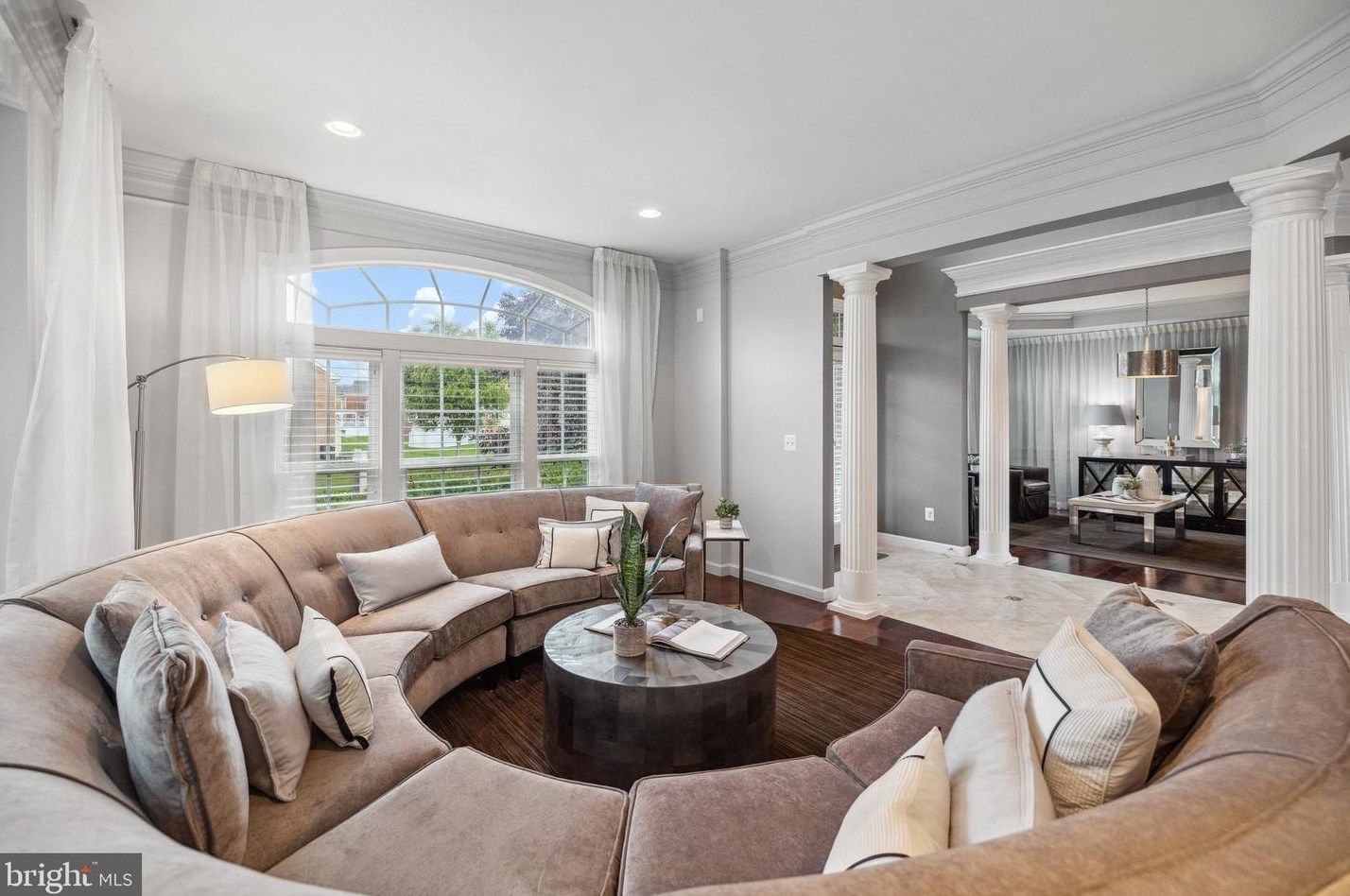 3991 Woodberry Mdw Dr, Fairfax VA  22033-2498 exterior