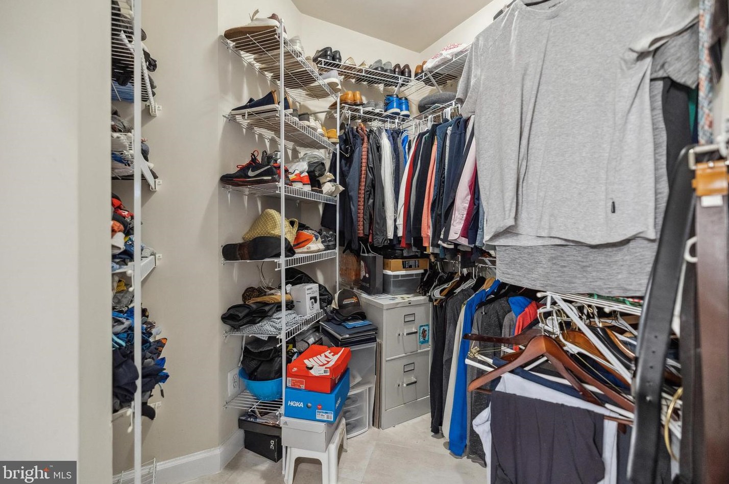 3991 Woodberry Mdw Dr, Fairfax VA  22033-2498 exterior