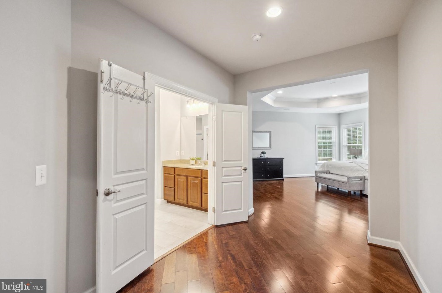 3991 Woodberry Mdw Dr, Fairfax VA  22033-2498 exterior