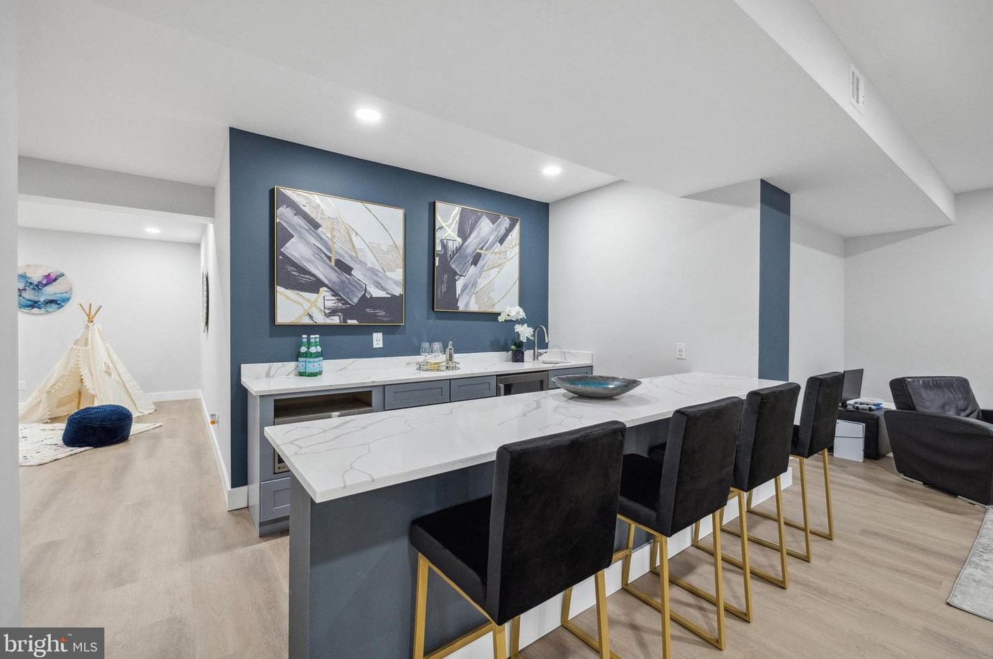 3991 Woodberry Mdw Dr, Fairfax VA  22033-2498 exterior