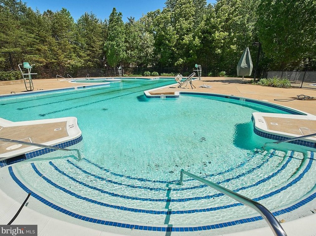 11400 Windleaf Ct, Herndon VA  20194-2046 exterior