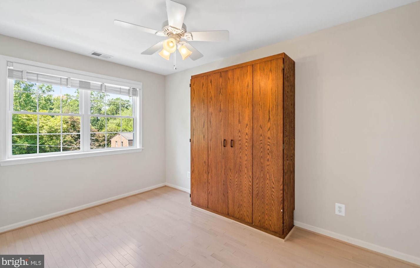 1249 Beverly Rd, Mc Lean VA 22101-2802 exterior