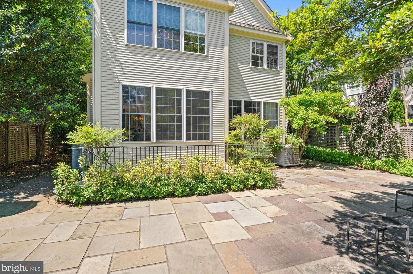 1249 Beverly Rd, Mc Lean VA 22101-2802 exterior