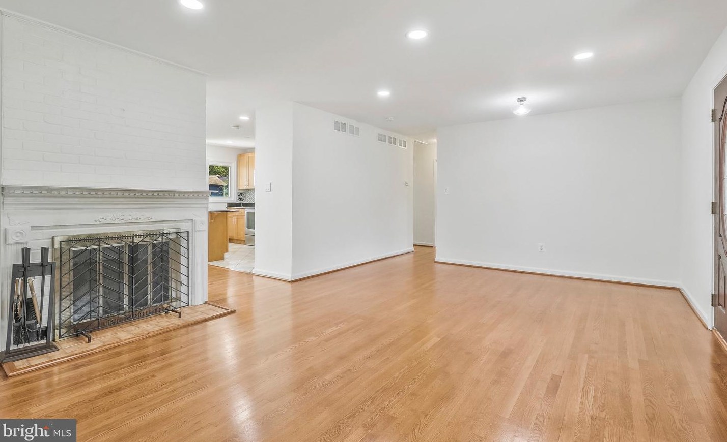 6214 Crestwood Dr, Alexandria VA  22312-1210 exterior