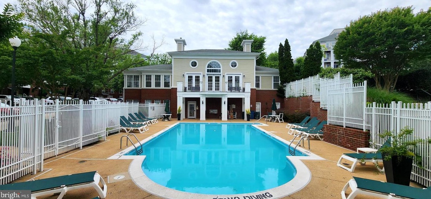 1645 International Dr, Mc Lean VA  22102-4816 exterior