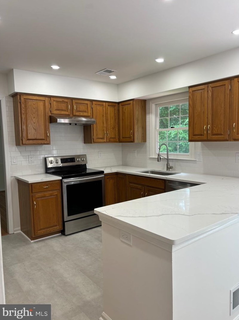 4308 Poplar Branch Dr, Fairfax VA  20151-2538 exterior