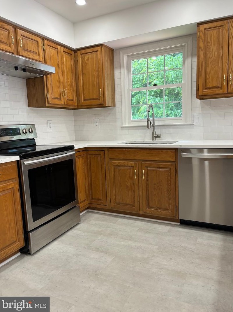 4308 Poplar Branch Dr, Fairfax VA  20151-2538 exterior