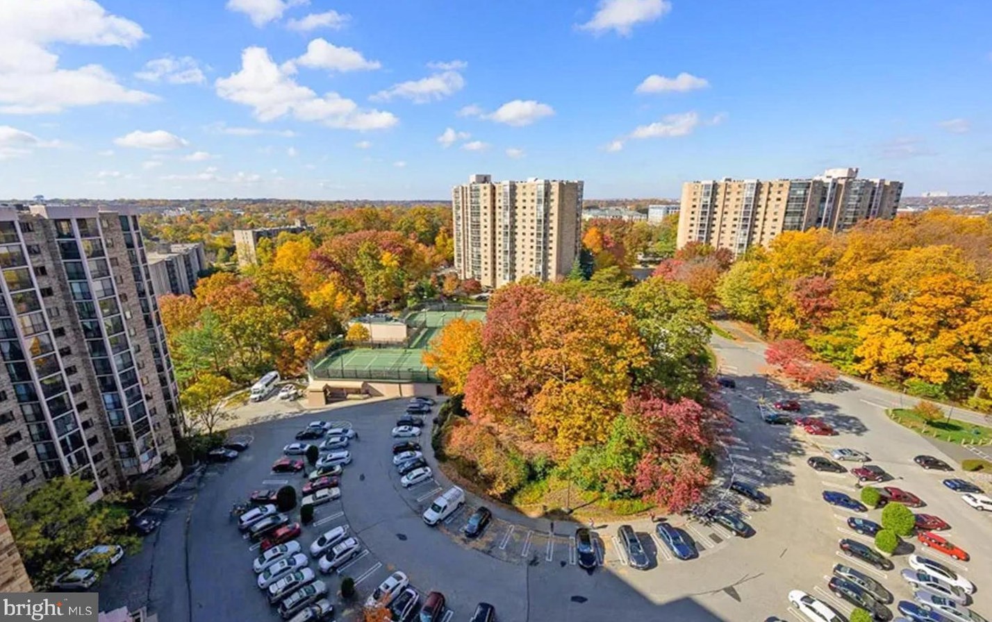 5904 Mount Eagle Dr, Alexandria VA  22303-2534 exterior