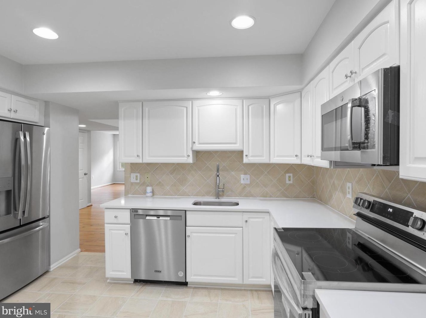 1129 Moorefield Hill Ct, Vienna VA  22180-6246 exterior