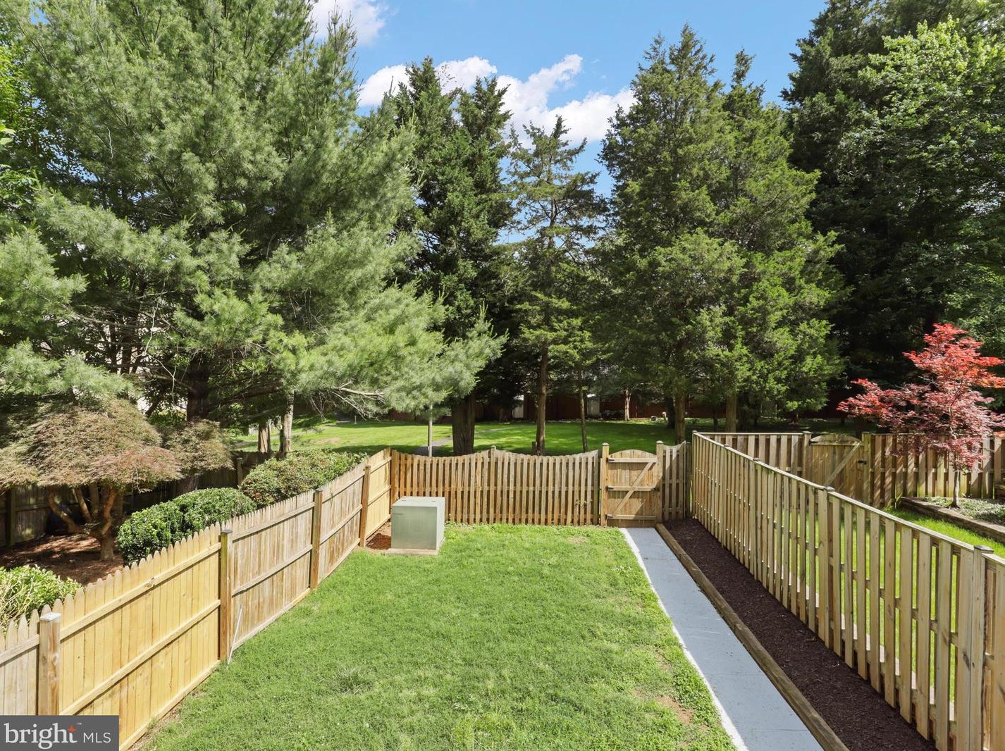 1129 Moorefield Hill Ct, Vienna VA  22180-6246 exterior