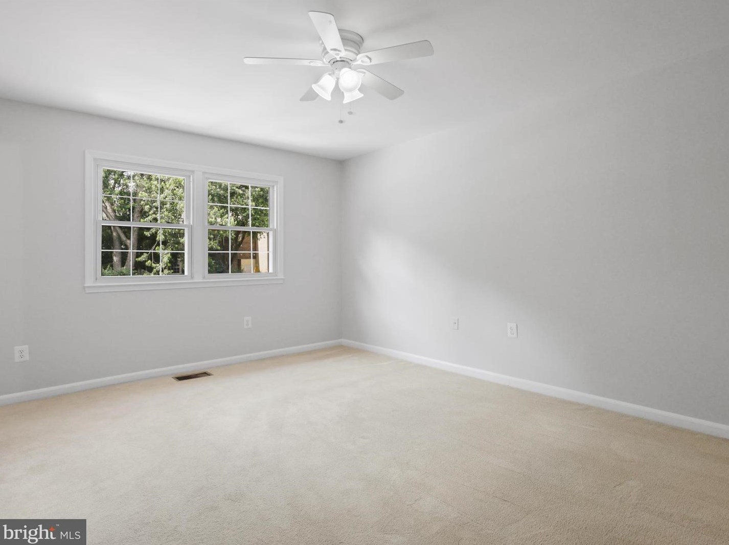 1129 Moorefield Hill Ct, Vienna VA  22180-6246 exterior