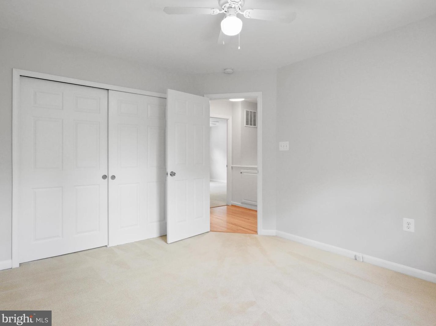 1129 Moorefield Hill Ct, Vienna VA  22180-6246 exterior