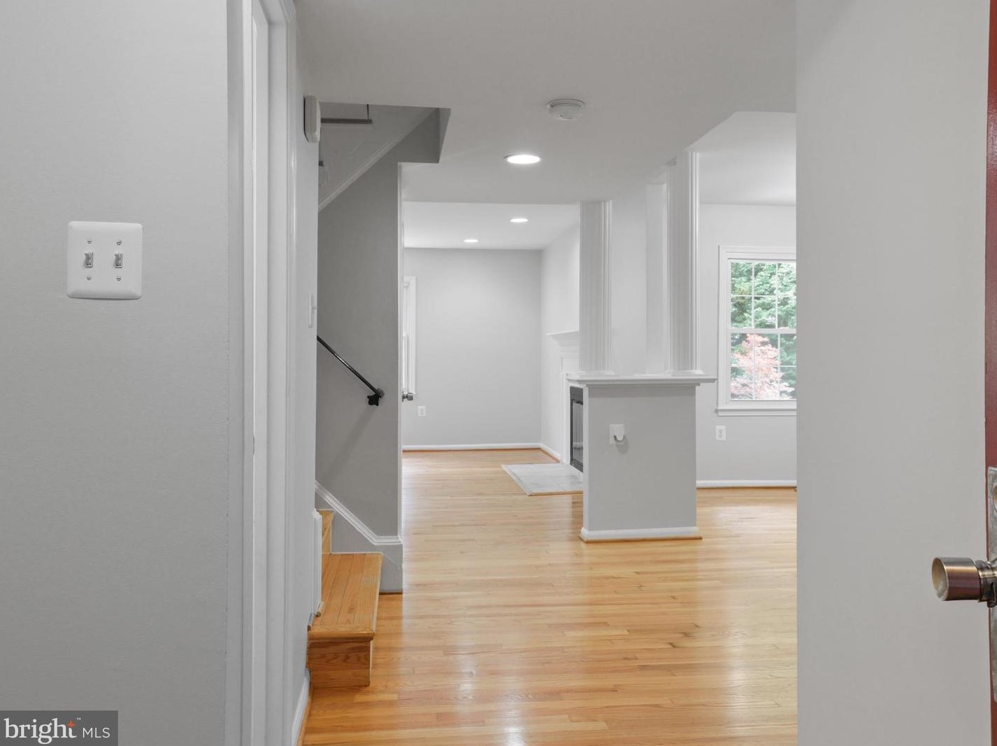 1129 Moorefield Hill Ct, Vienna VA  22180-6246 exterior
