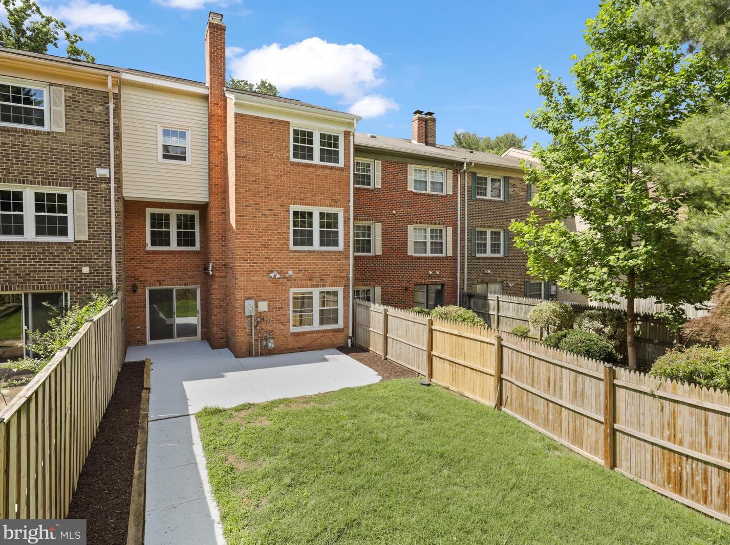 1129 Moorefield Hill Ct, Vienna VA  22180-6246 exterior