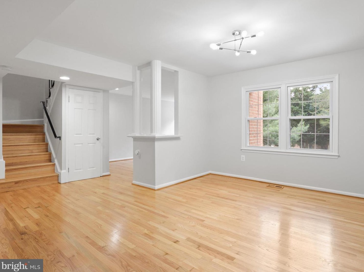 1129 Moorefield Hill Ct, Vienna VA  22180-6246 exterior
