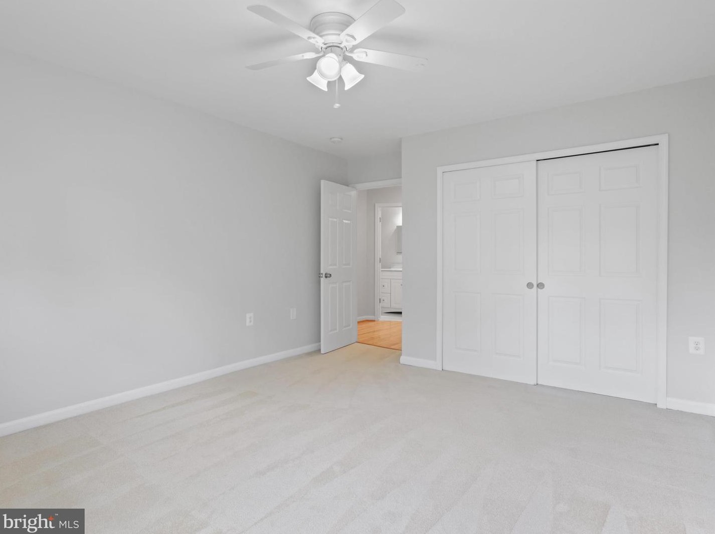 1129 Moorefield Hill Ct, Vienna VA  22180-6246 exterior