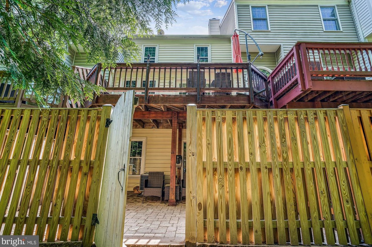 7037 Ashleigh Mnr Ct, Alexandria VA 22315-4757 exterior