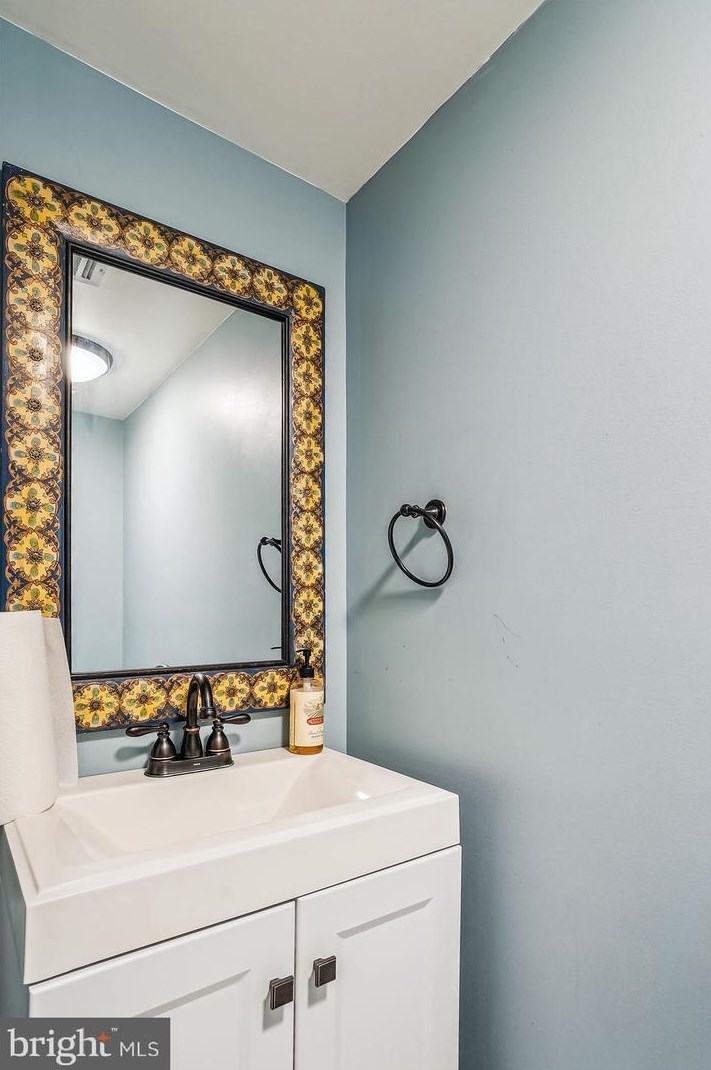 7037 Ashleigh Mnr Ct, Alexandria VA 22315-4757 exterior