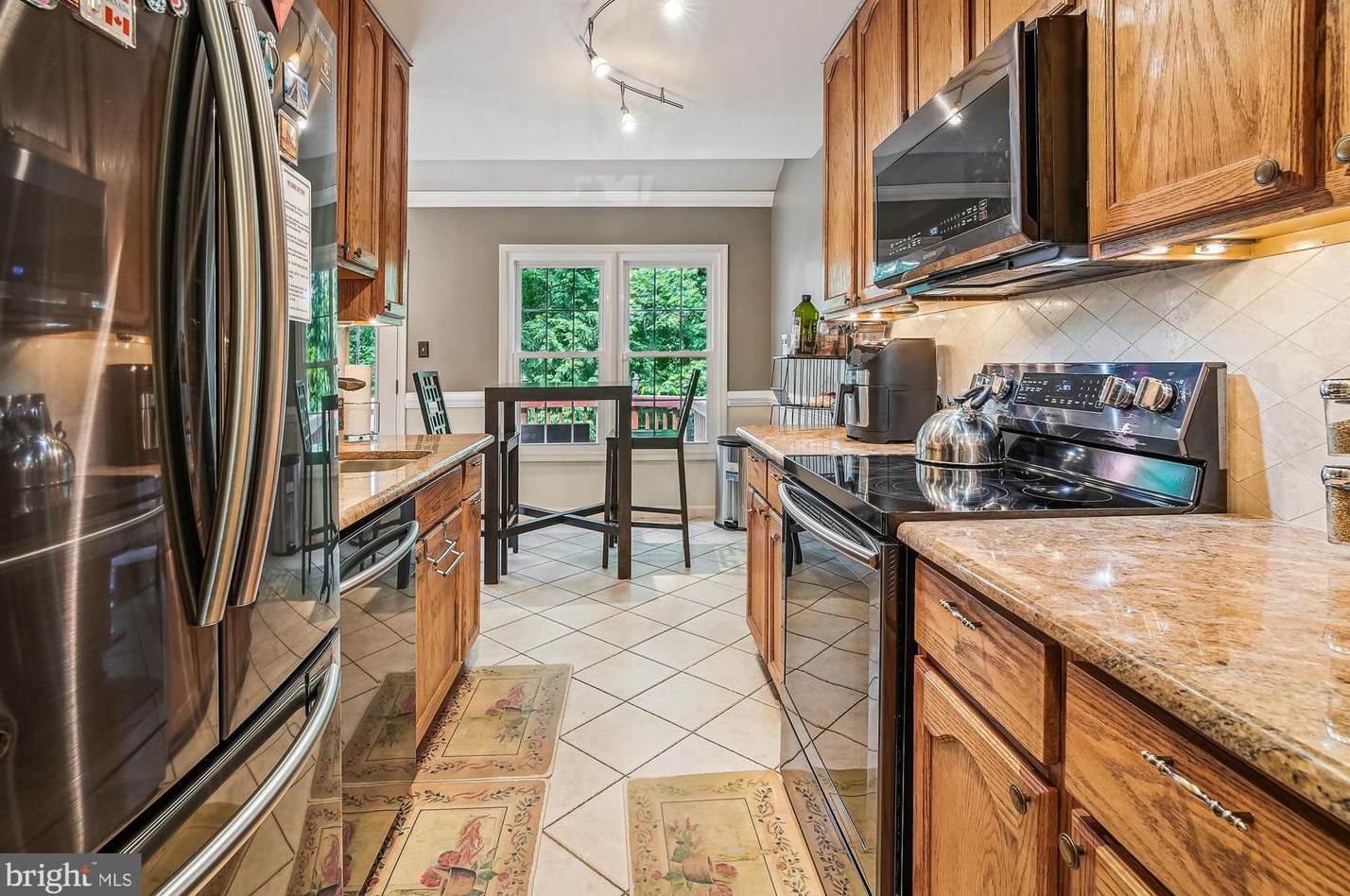 7037 Ashleigh Mnr Ct, Alexandria VA 22315-4757 exterior