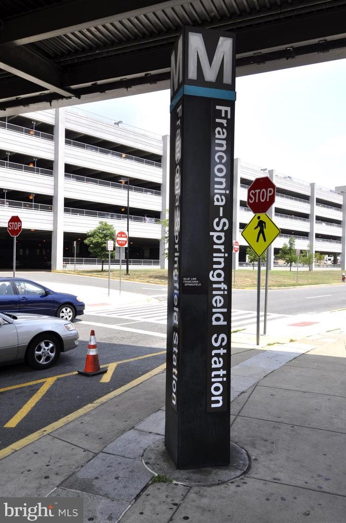 7037 Ashleigh Mnr Ct, Alexandria VA 22315-4757 exterior