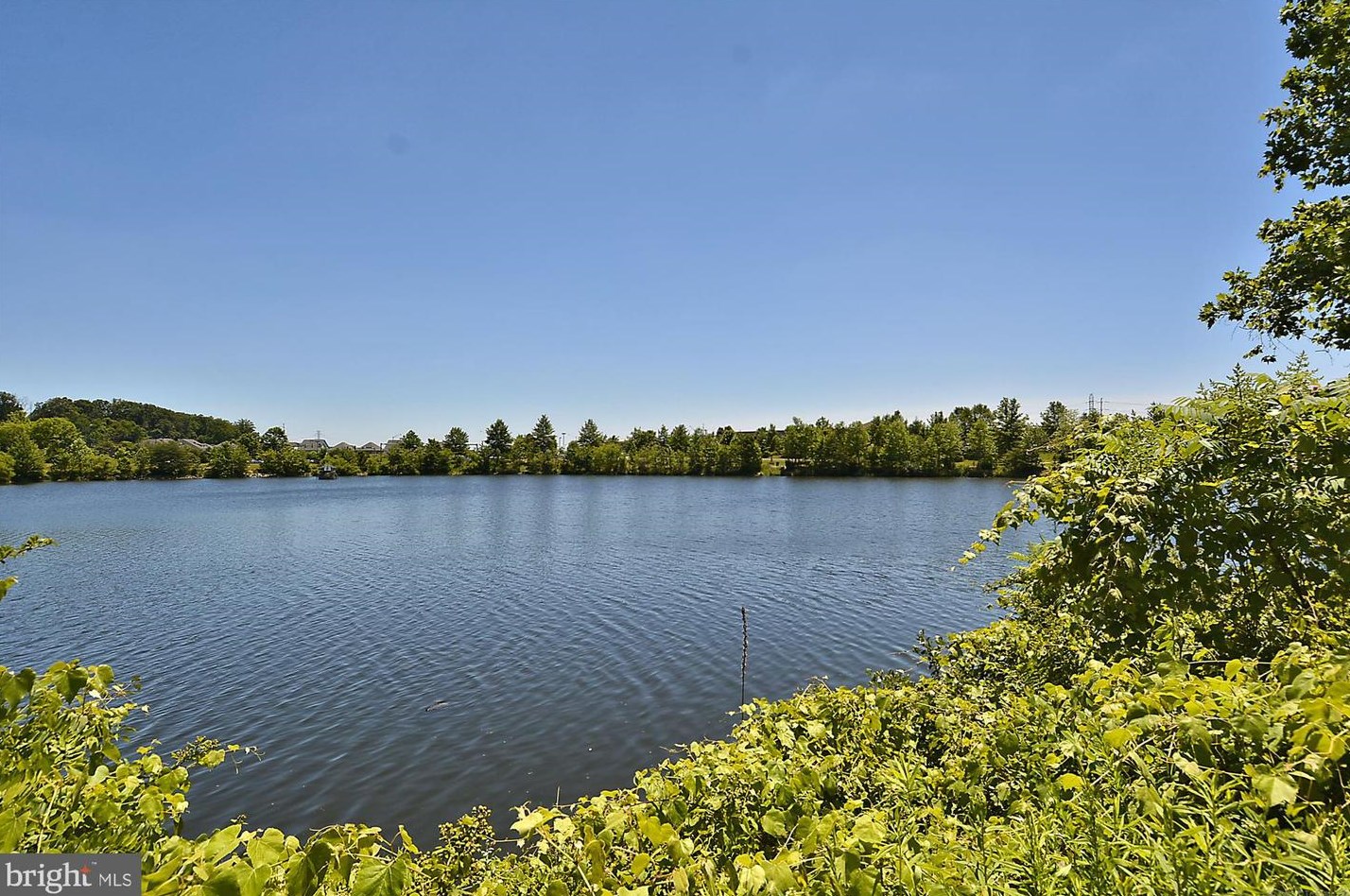 7037 Ashleigh Mnr Ct, Alexandria VA 22315-4757 exterior