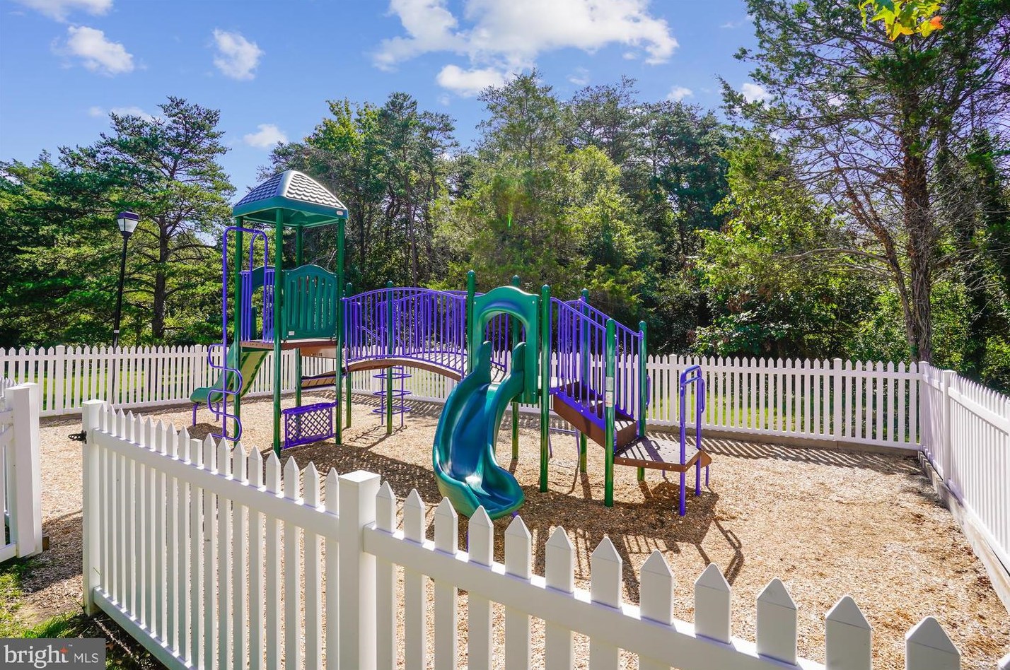 7037 Ashleigh Mnr Ct, Alexandria VA 22315-4757 exterior