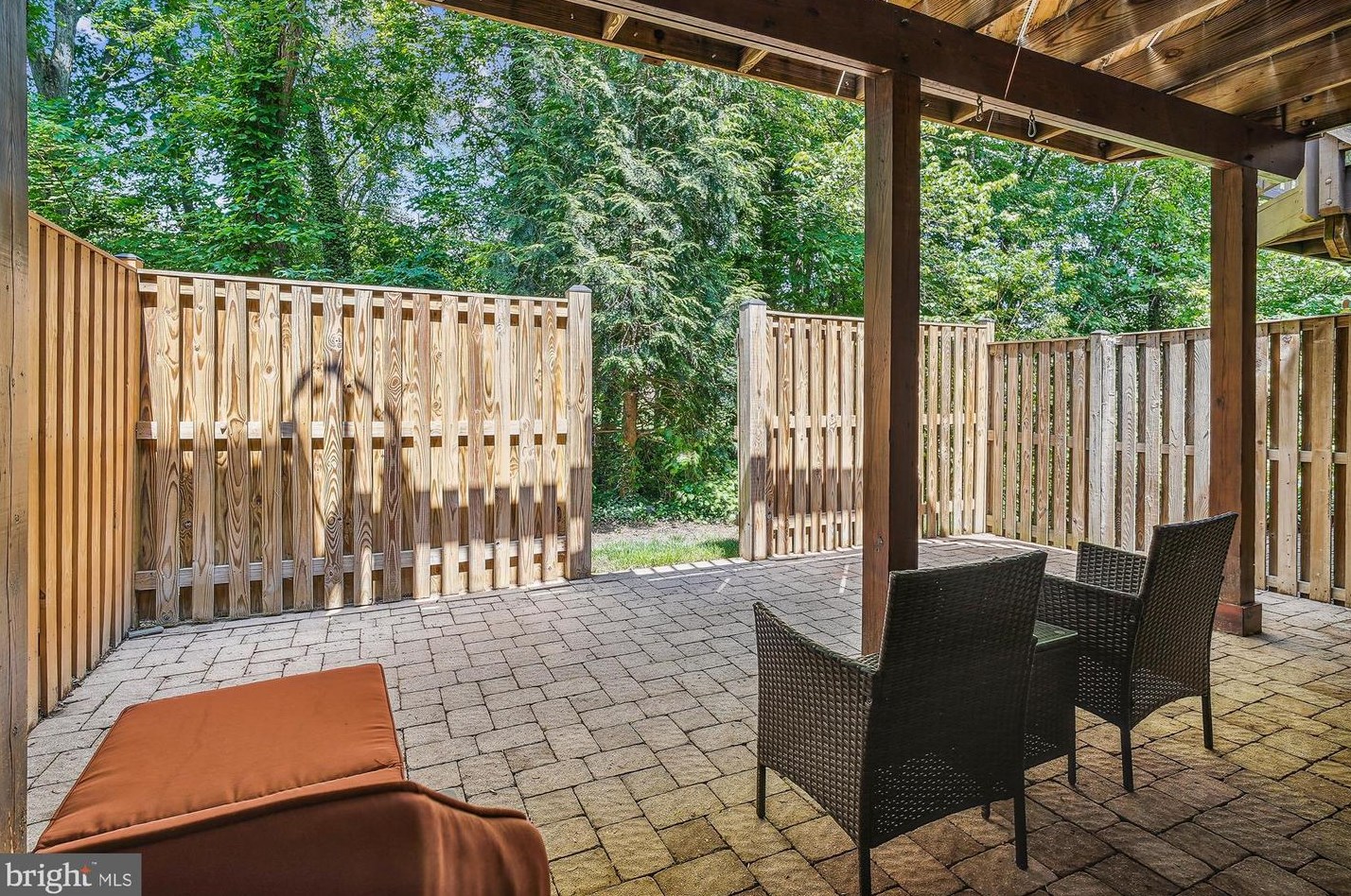 7037 Ashleigh Mnr Ct, Alexandria VA 22315-4757 exterior