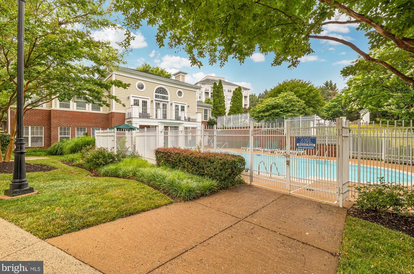 1645 International Dr, Mc Lean VA  22102-4816 exterior