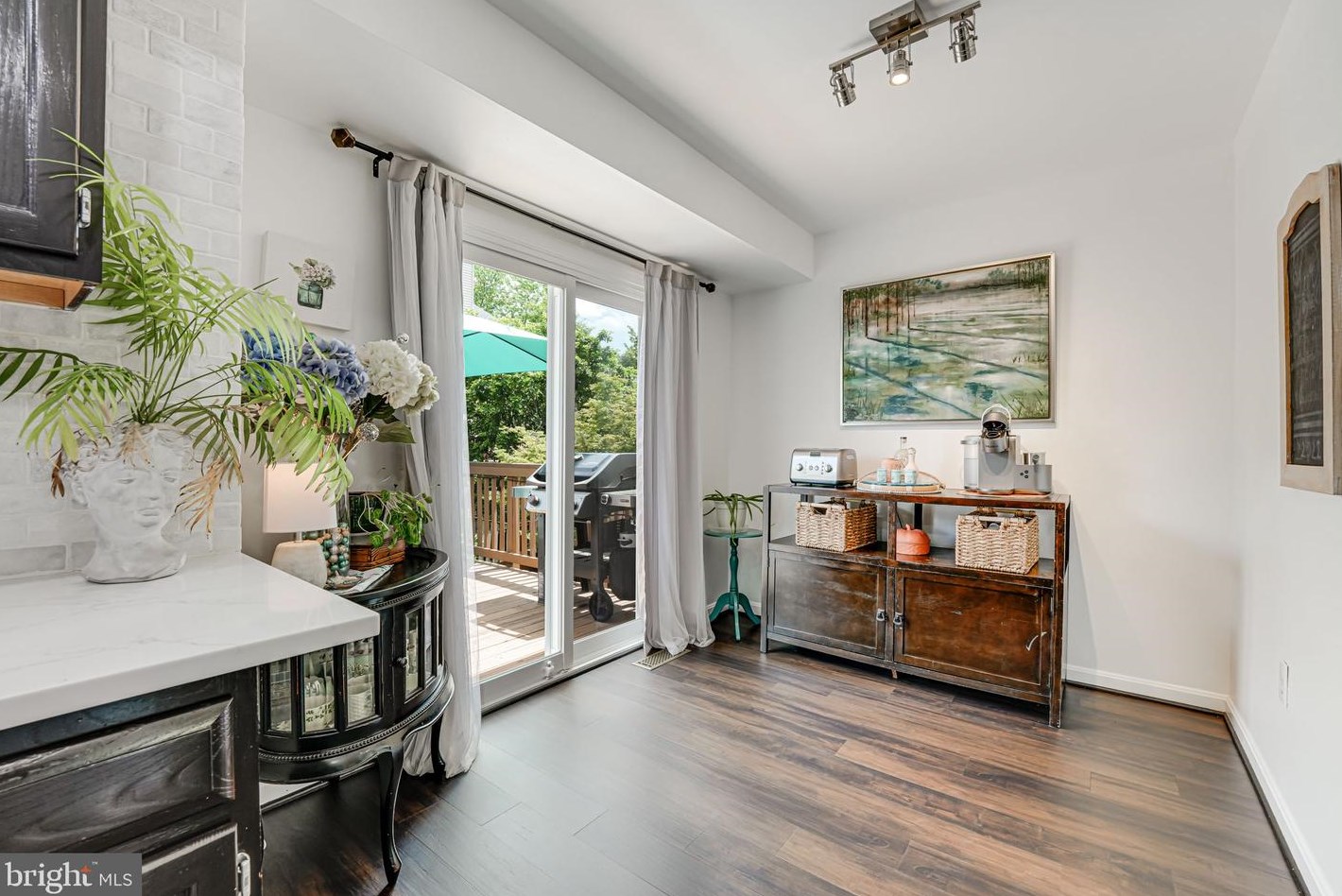 6007 Lands End Ln, Alexandria VA 22315-2666 exterior