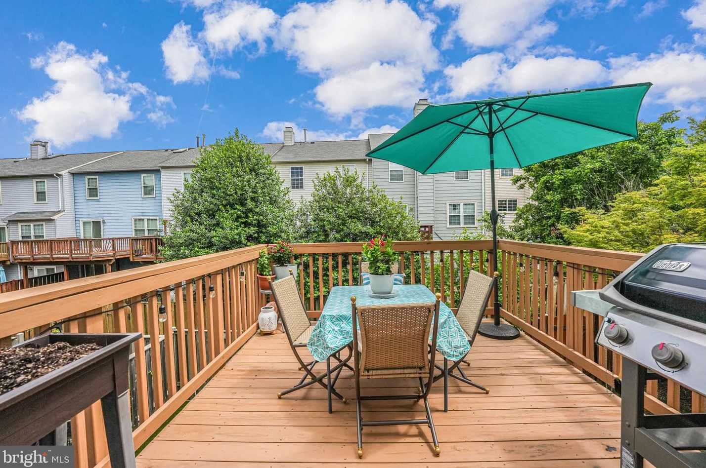 6007 Lands End Ln, Alexandria VA 22315-2666 exterior