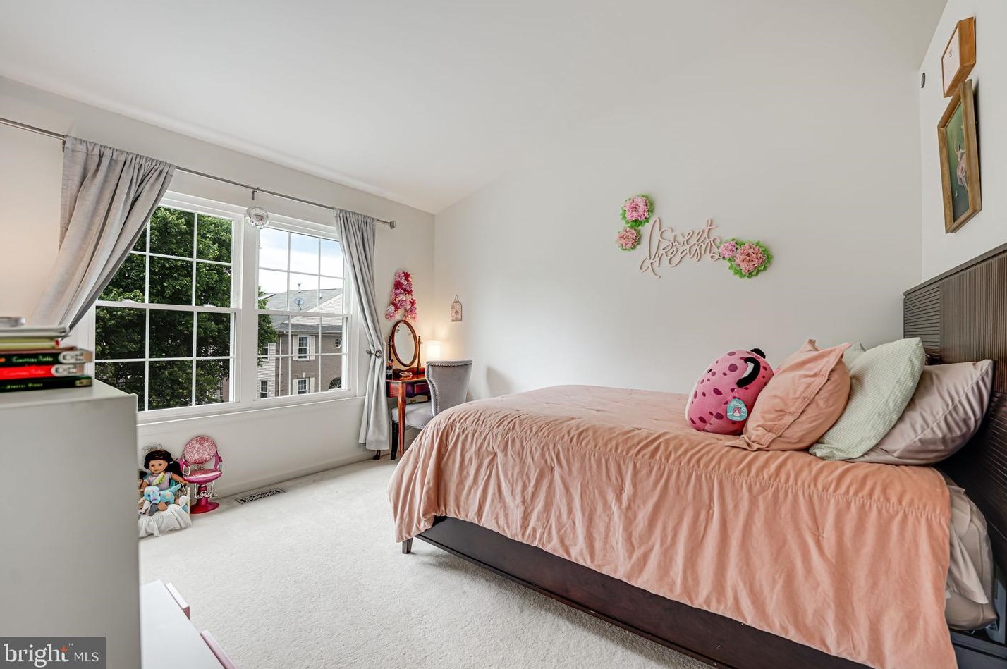 6007 Lands End Ln, Alexandria VA 22315-2666 exterior