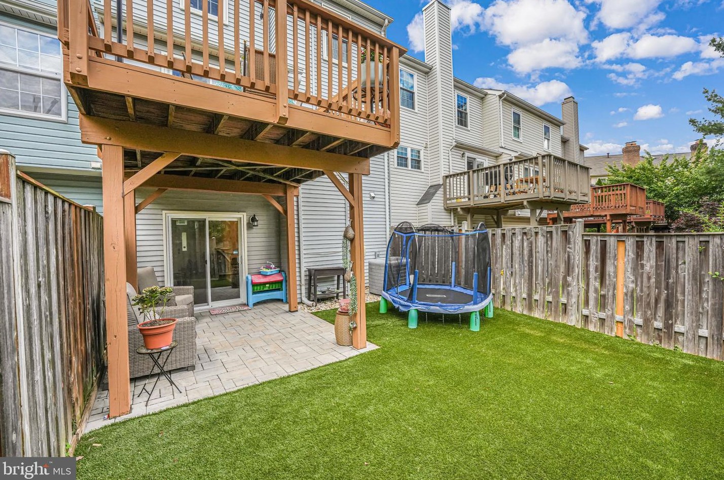 6007 Lands End Ln, Alexandria VA 22315-2666 exterior