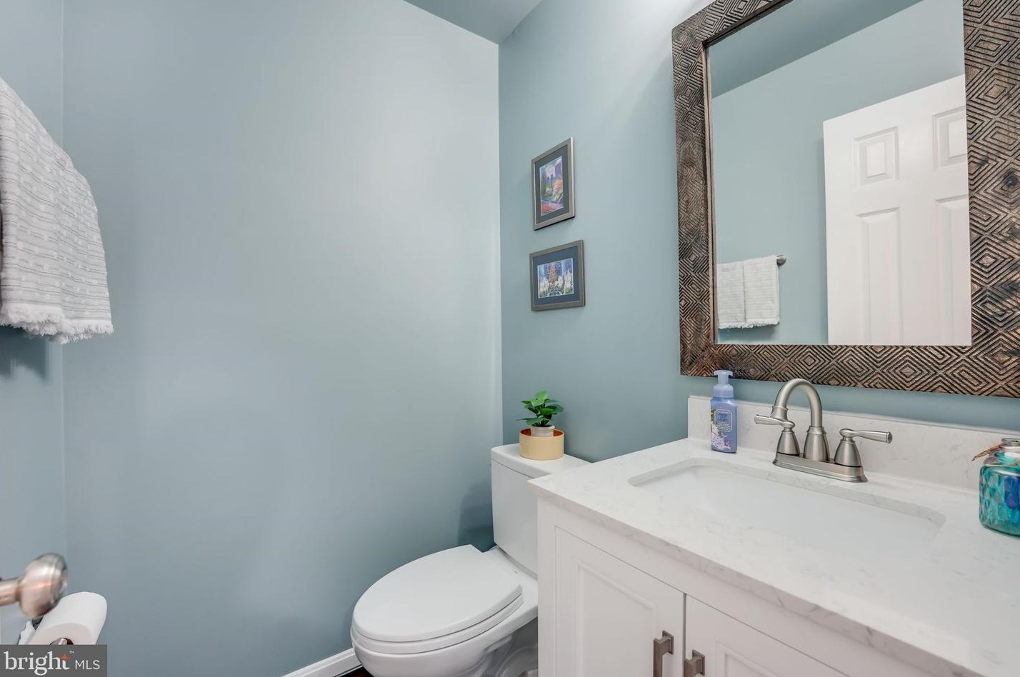 6007 Lands End Ln, Alexandria VA 22315-2666 exterior