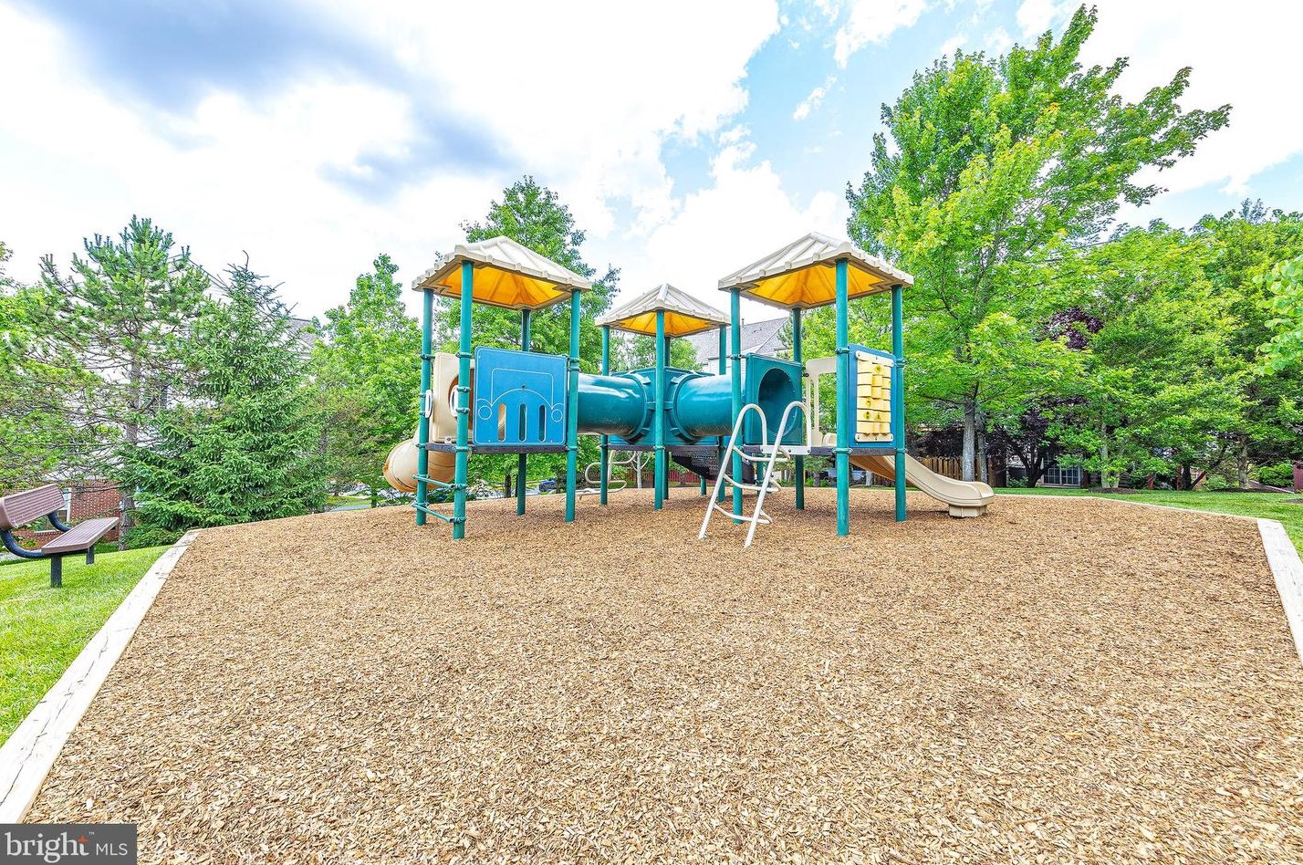 11425 Log Rdg Dr, Fairfax VA  22030-8528 exterior