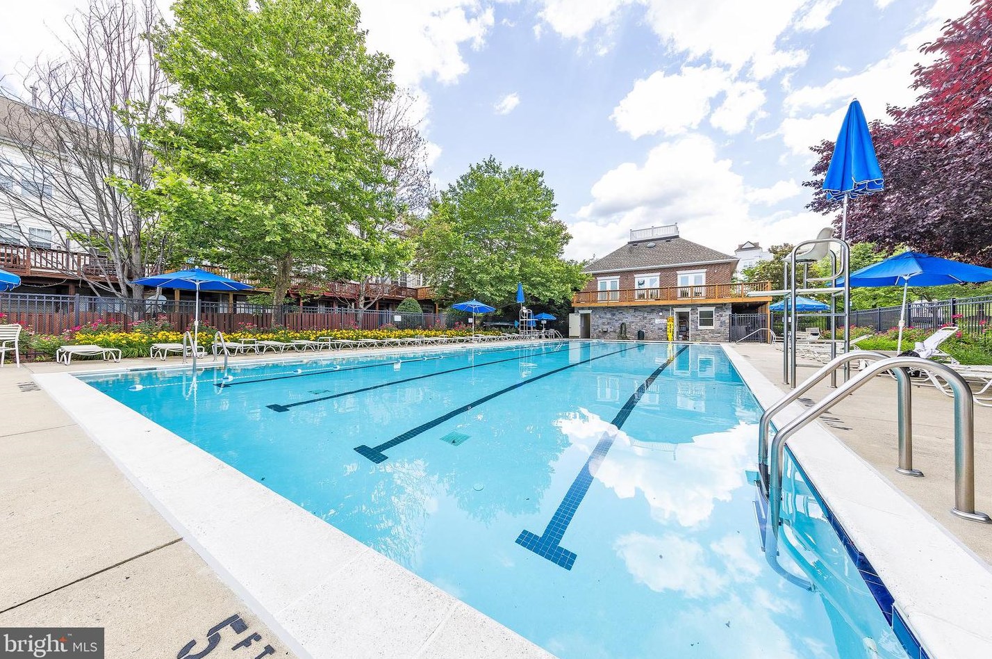 11425 Log Rdg Dr, Fairfax VA  22030-8528 exterior