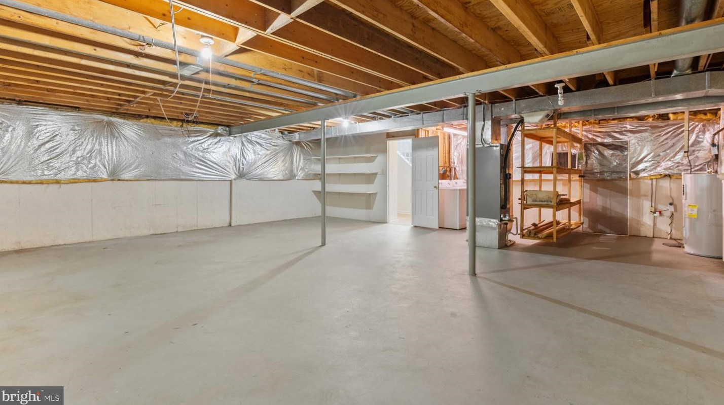 13910 Deviar Dr, Centreville VA  20120-1223 exterior