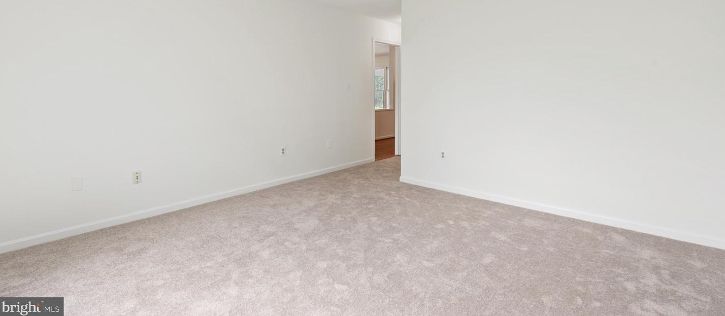 13910 Deviar Dr, Centreville VA  20120-1223 exterior