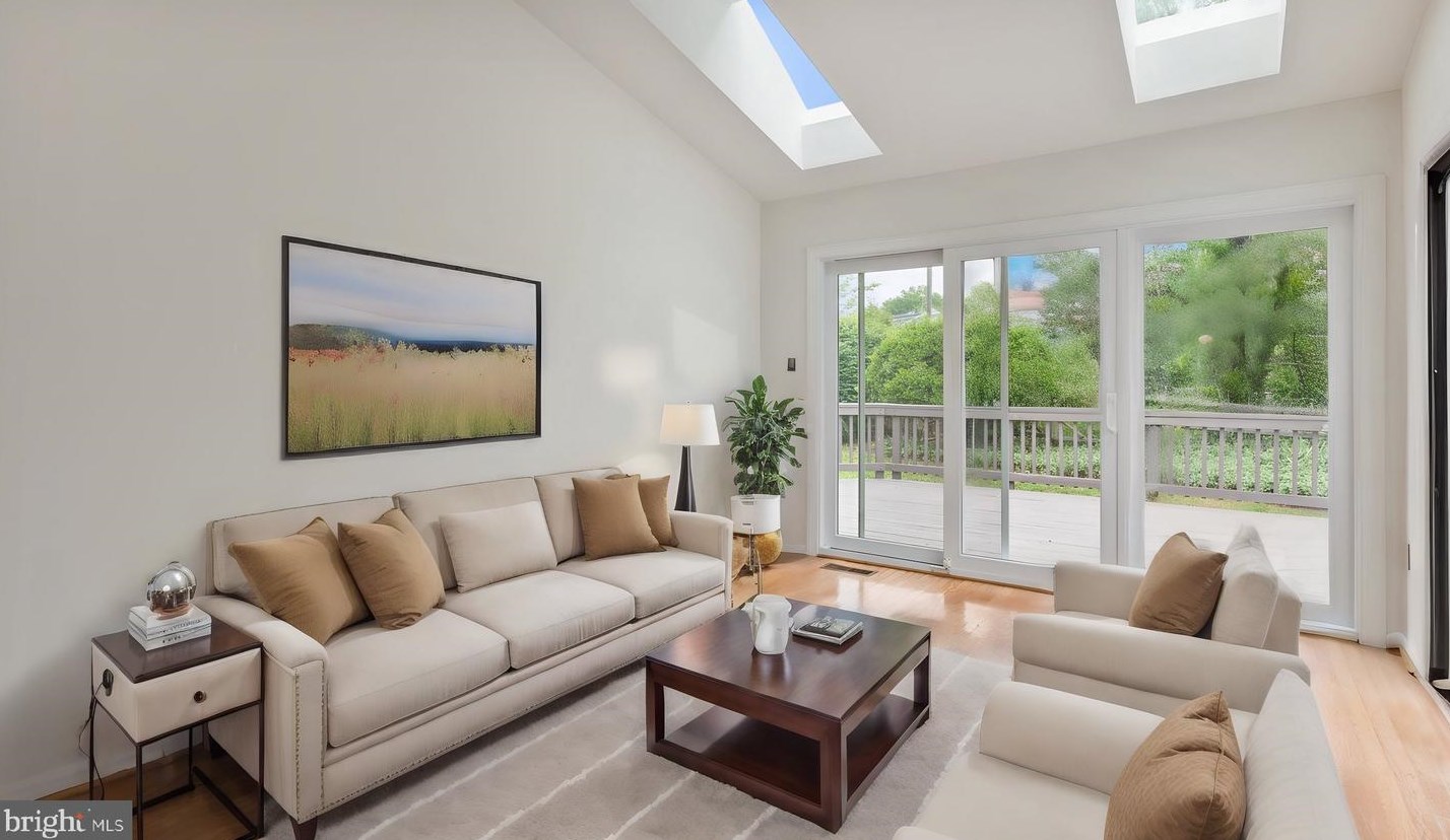 13910 Deviar Dr, Centreville VA  20120-1223 exterior