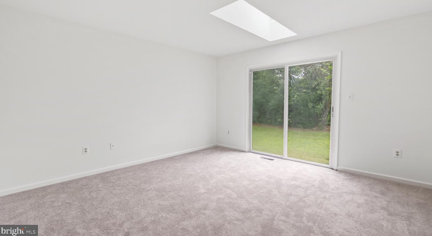 13910 Deviar Dr, Centreville VA  20120-1223 exterior