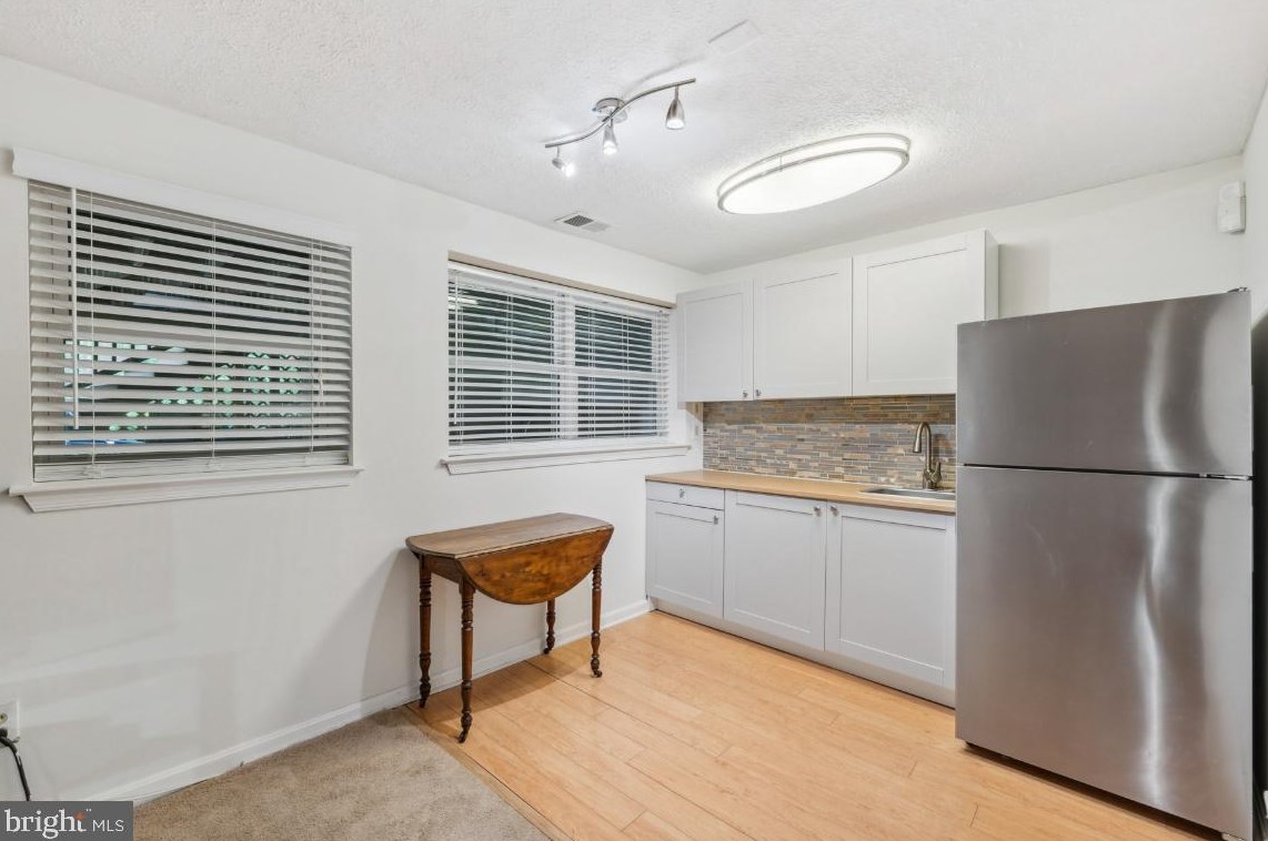 6120 Stonepath Cir, Centreville VA  20120-3422 exterior