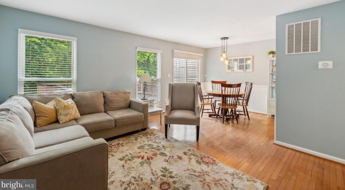 6120 Stonepath Cir, Centreville VA  20120-3422 exterior