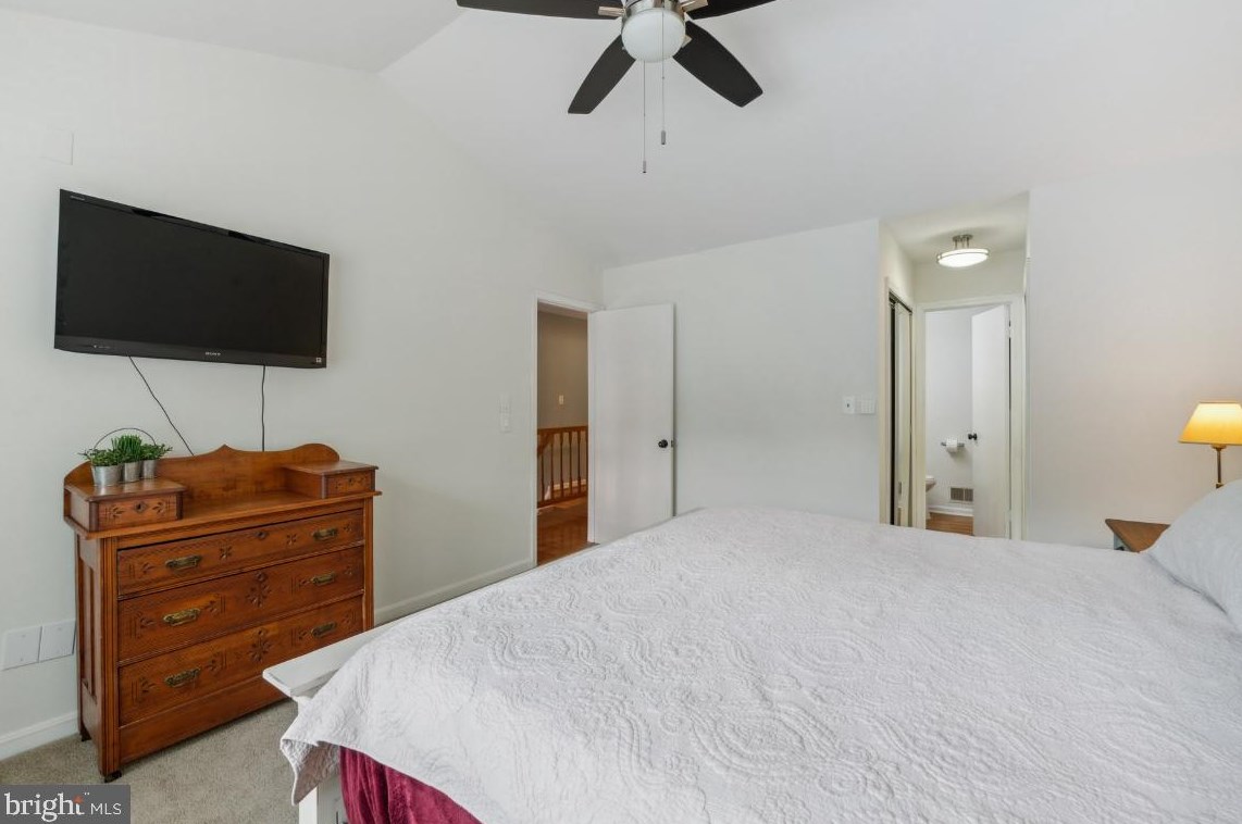 6120 Stonepath Cir, Centreville VA  20120-3422 exterior