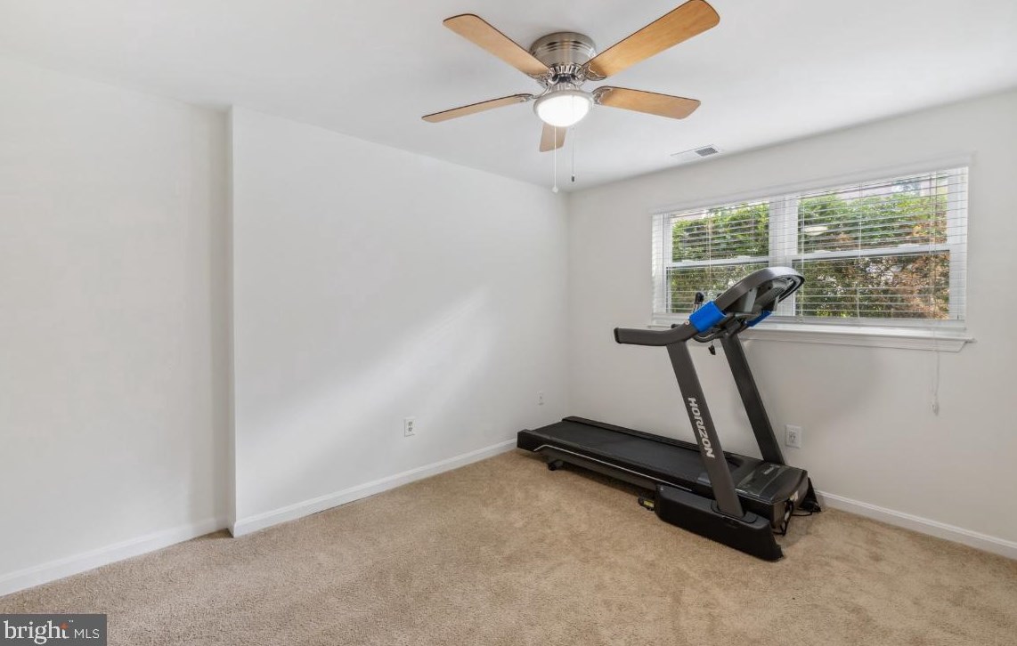 6120 Stonepath Cir, Centreville VA  20120-3422 exterior