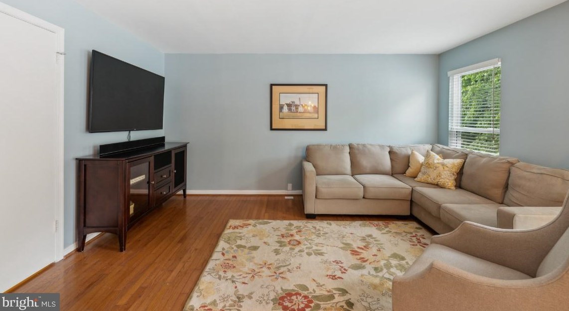 6120 Stonepath Cir, Centreville VA  20120-3422 exterior