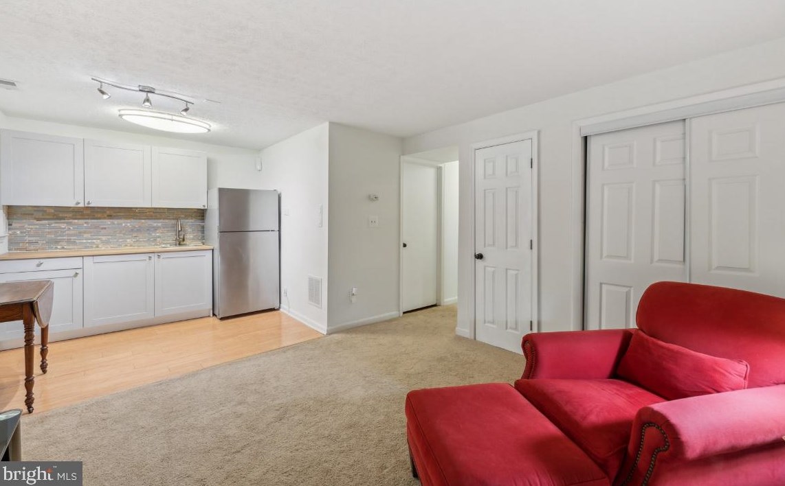 6120 Stonepath Cir, Centreville VA  20120-3422 exterior