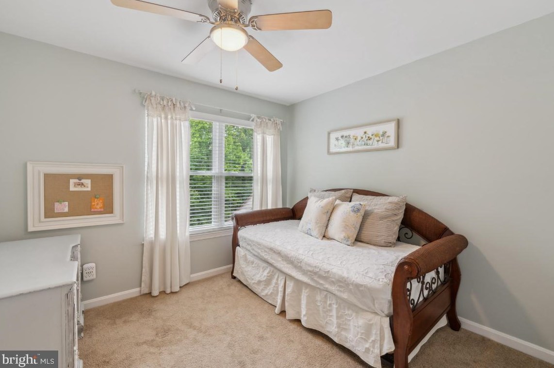 6120 Stonepath Cir, Centreville VA  20120-3422 exterior