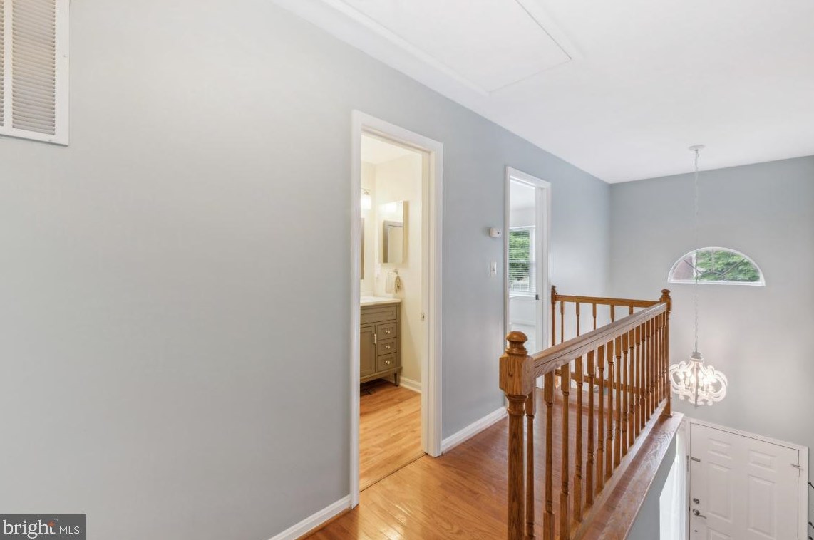 6120 Stonepath Cir, Centreville VA  20120-3422 exterior