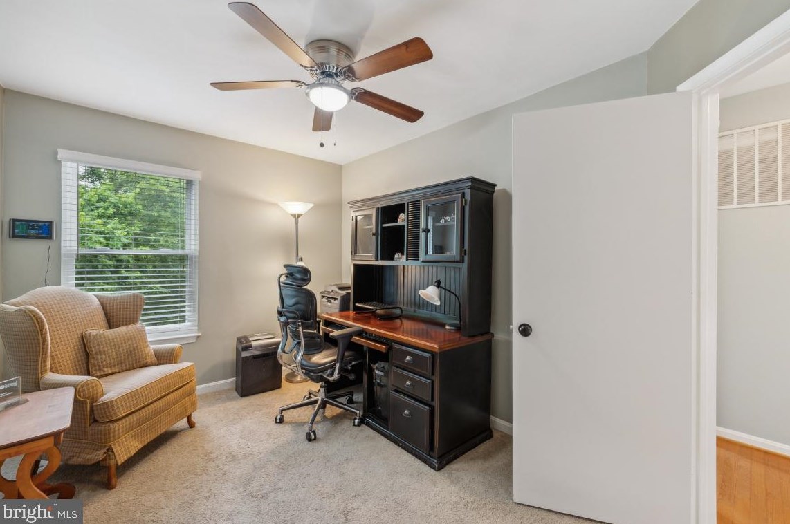 6120 Stonepath Cir, Centreville VA  20120-3422 exterior