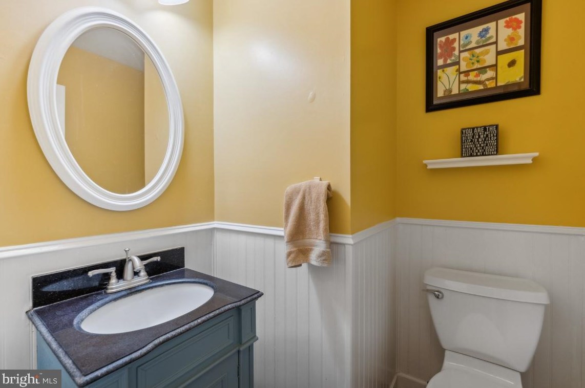 6120 Stonepath Cir, Centreville VA  20120-3422 exterior